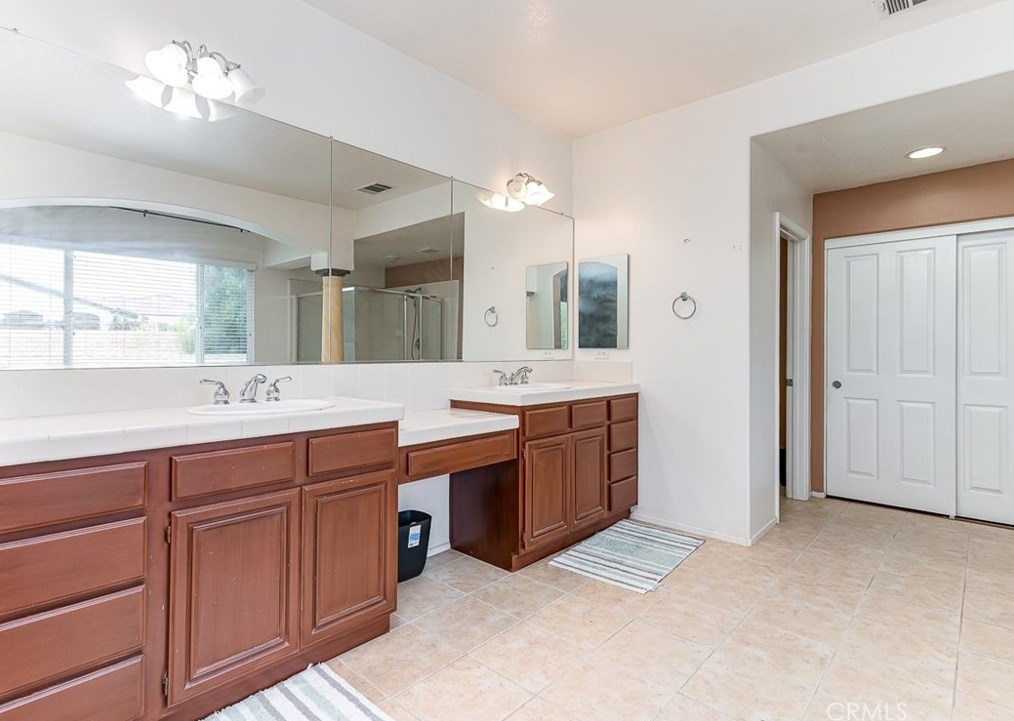 11147 Cornerstone Rd, Riverside CA  92503-0633 exterior