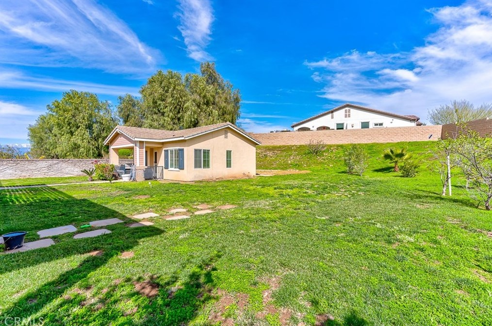 11147 Cornerstone Rd, Riverside CA  92503-0633 exterior