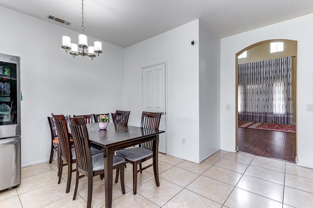 11147 Cornerstone Rd, Riverside CA  92503-0633 exterior
