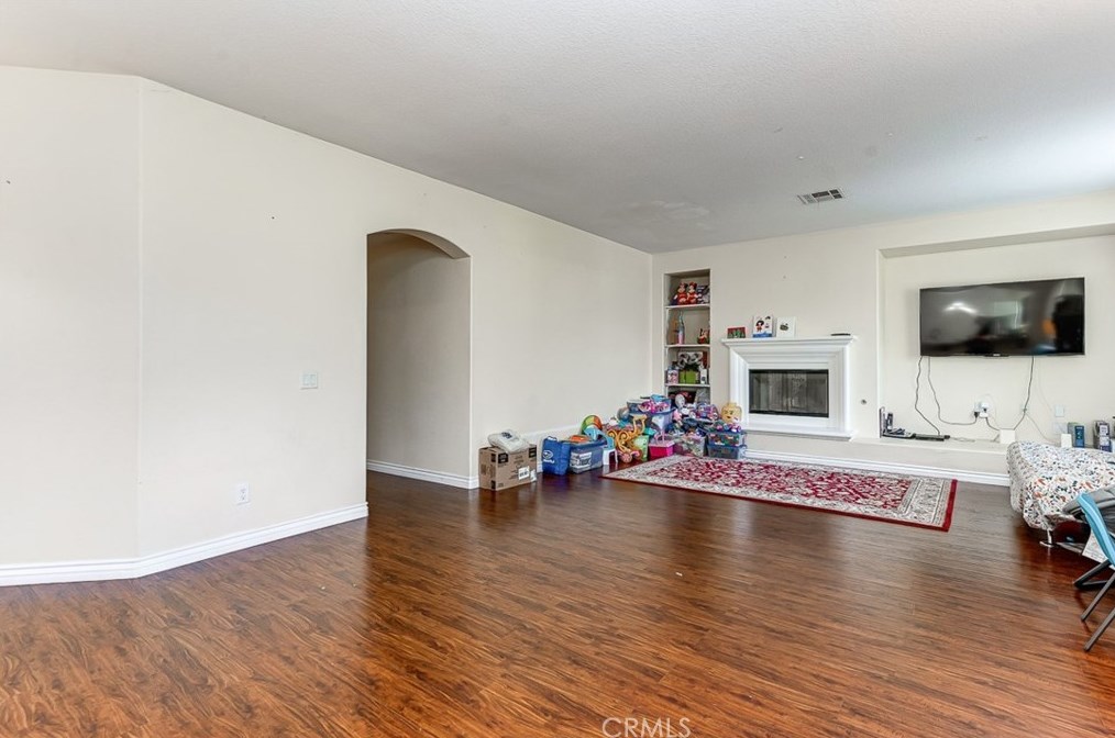11147 Cornerstone Rd, Riverside CA  92503-0633 exterior