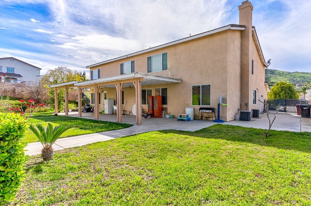 11147 Cornerstone Rd, Riverside CA  92503-0633 exterior
