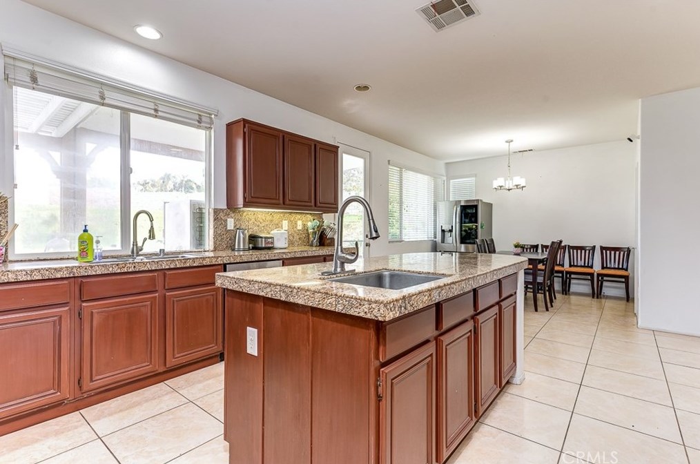 11147 Cornerstone Rd, Riverside CA  92503-0633 exterior