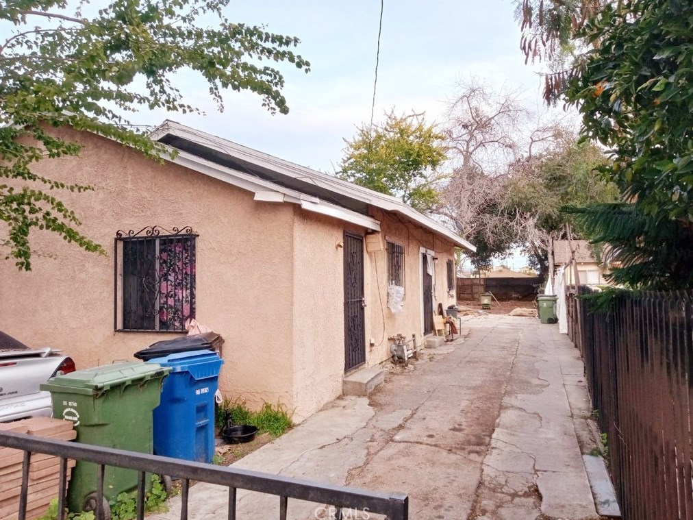 1008 Gage Ave, Los Angeles, CA 90063-2132