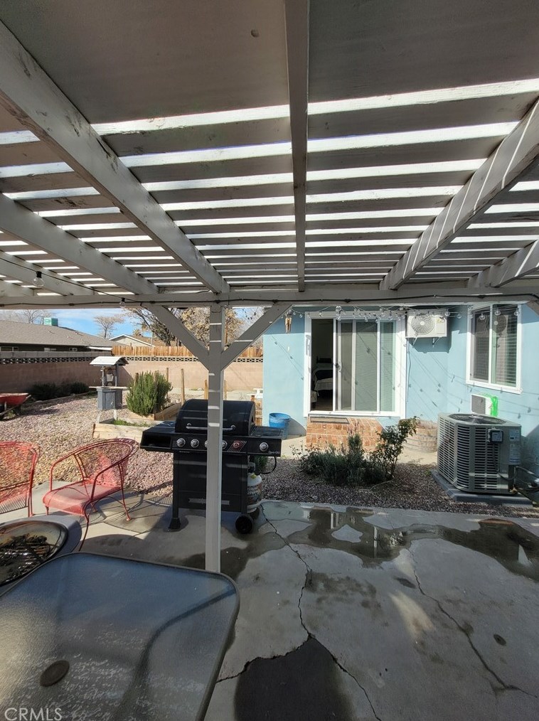 43865 Fig Ave, Lancaster CA  93534-5050 exterior