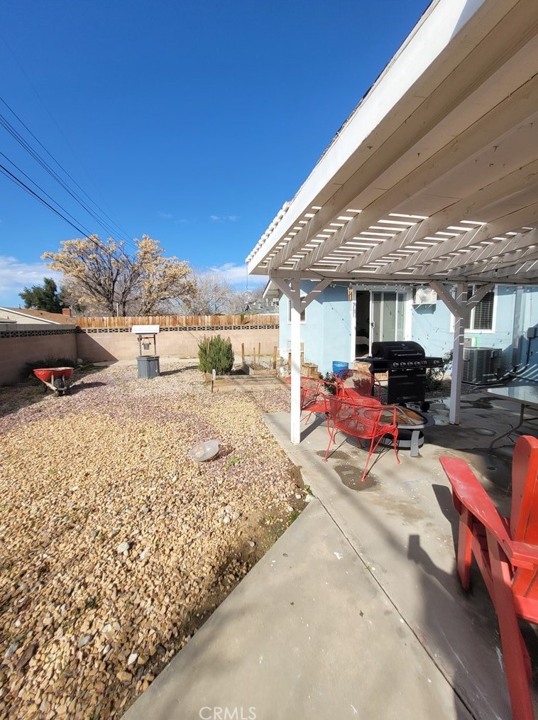 43865 Fig Ave, Lancaster CA  93534-5050 exterior