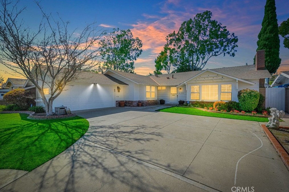 11111 Martha Ann Dr, Los Alamitos, CA 90720-2915