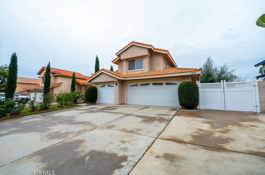 7444 Webster St, Highland, CA 92346-3867
