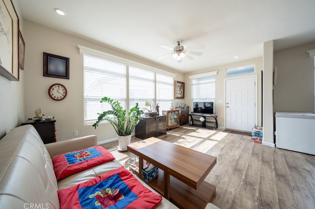 56 Maple Via, Anaheim CA  92801-1035 exterior