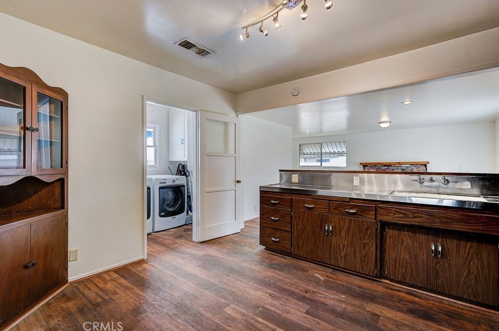 5032 Premiere Ave, Lakewood CA  90712-2712 exterior
