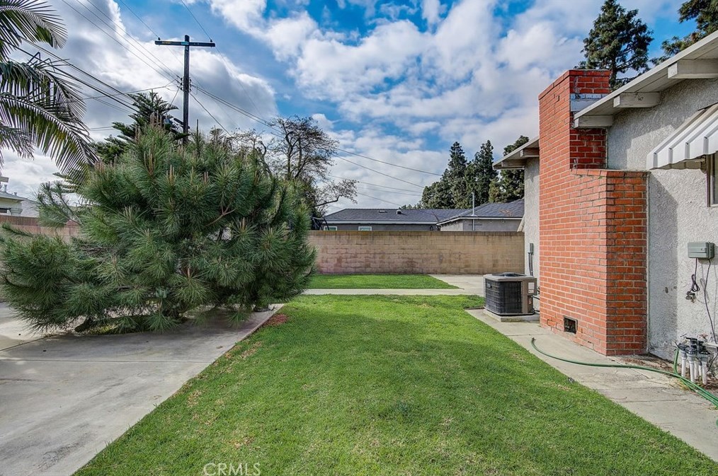 5032 Premiere Ave, Lakewood CA  90712-2712 exterior