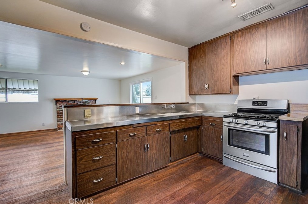 5032 Premiere Ave, Lakewood CA  90712-2712 exterior