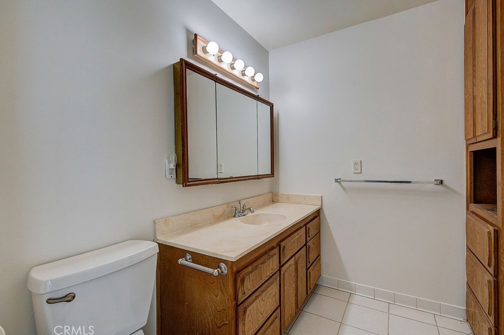 5032 Premiere Ave, Lakewood CA  90712-2712 exterior