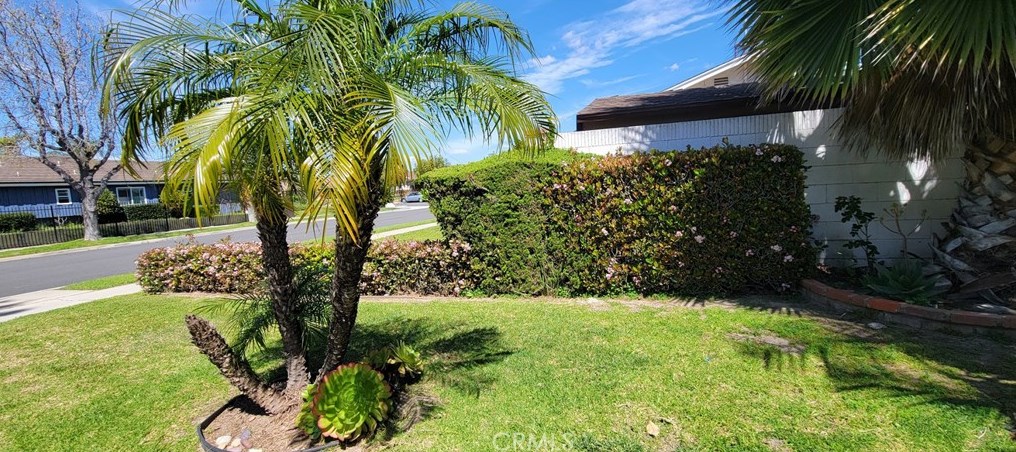 9412 Thistle Rd, Anaheim CA  92804-2332 exterior
