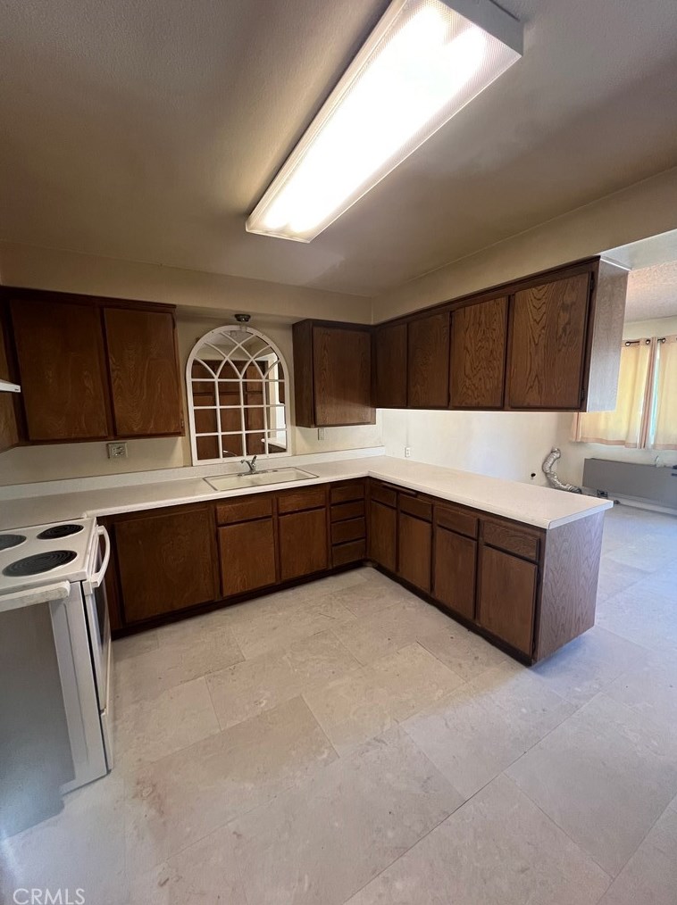 9908 Cedar St, Bellflower CA 90706-6910 exterior