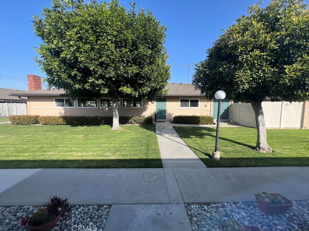 9908 Cedar St, Bellflower CA 90706-6910 exterior