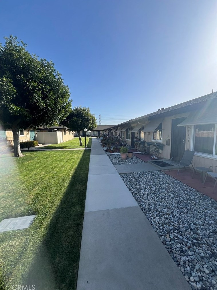 9908 Cedar St, Bellflower CA 90706-6910 exterior