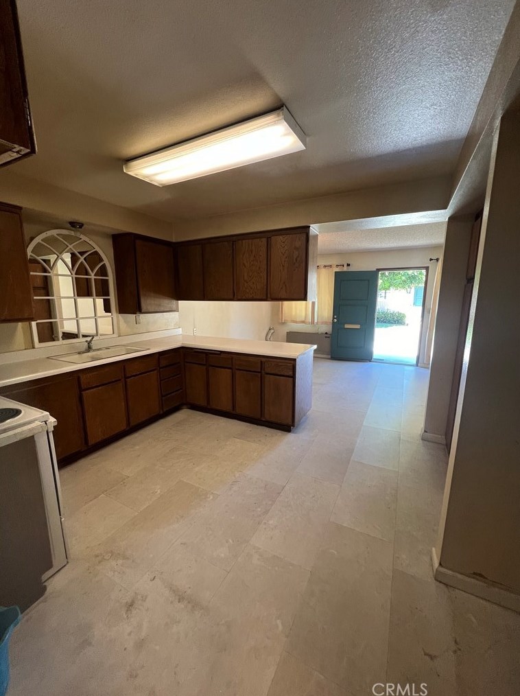 9908 Cedar St, Bellflower CA 90706-6910 exterior