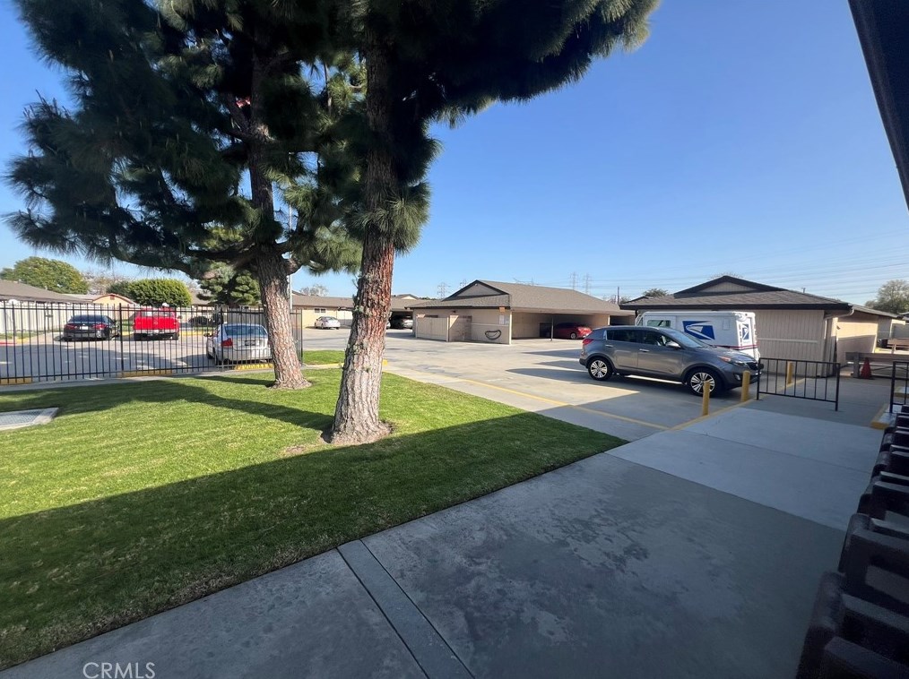 9908 Cedar St, Bellflower CA 90706-6910 exterior