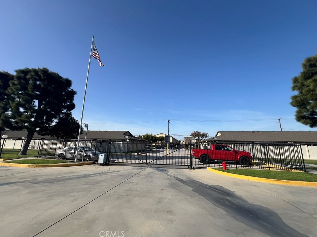 9908 Cedar St, Bellflower CA 90706-6910 exterior