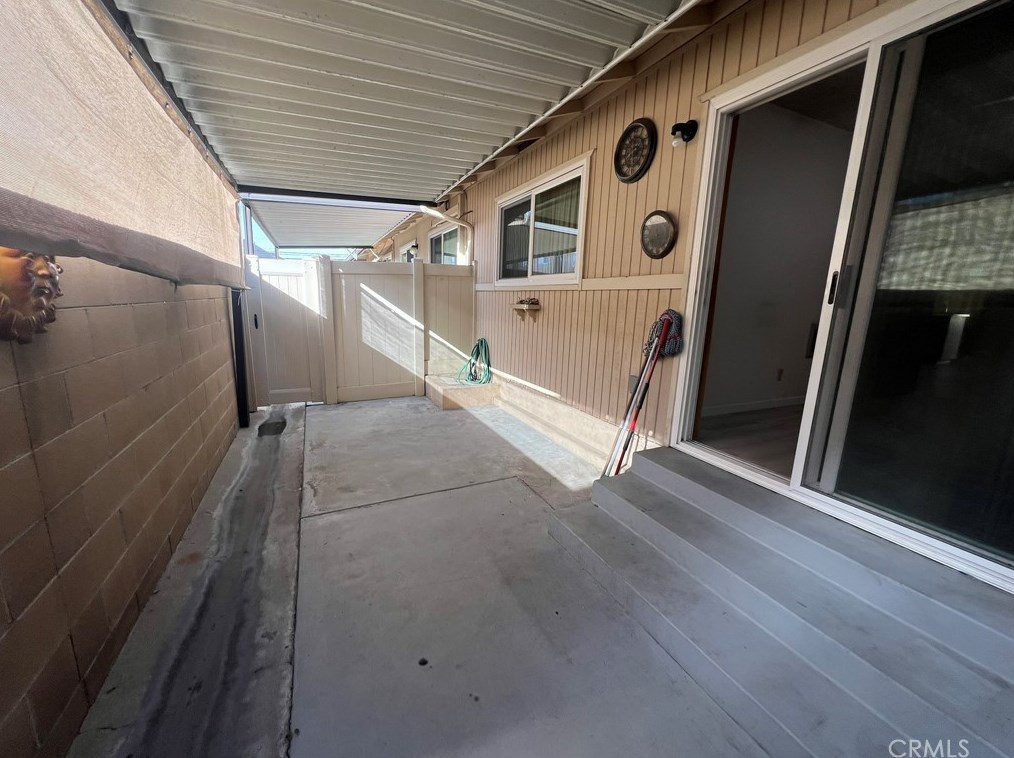 9908 Cedar St, Bellflower CA 90706-6910 exterior