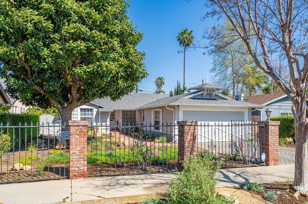 14313 Albers St, Van Nuys, CA 91401-5105