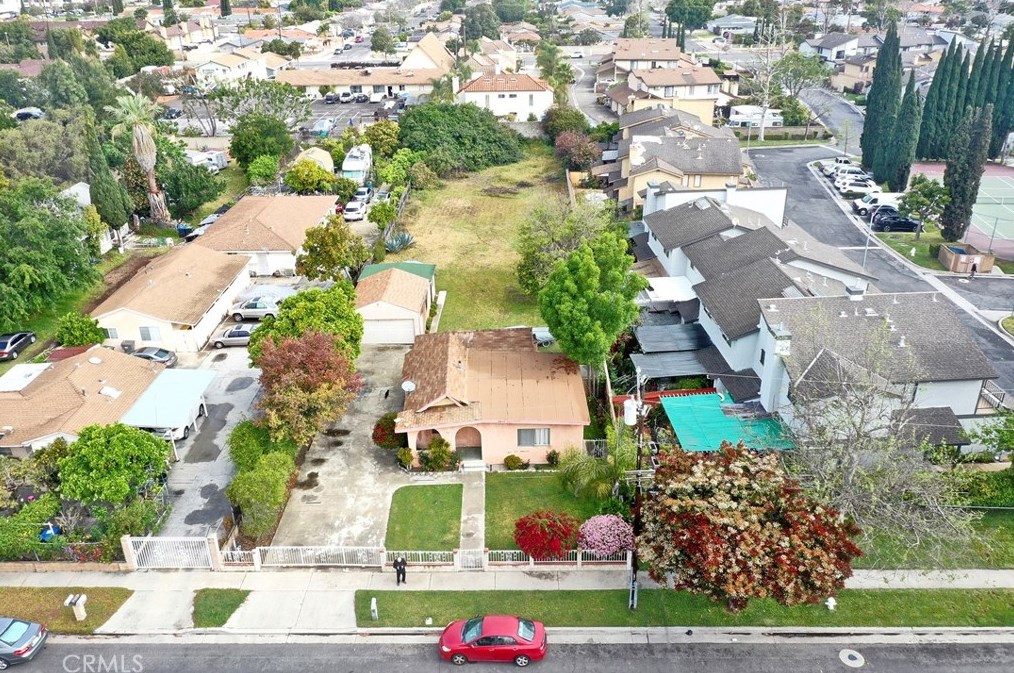 5009 7th St, Santa Ana, CA 92703-2526