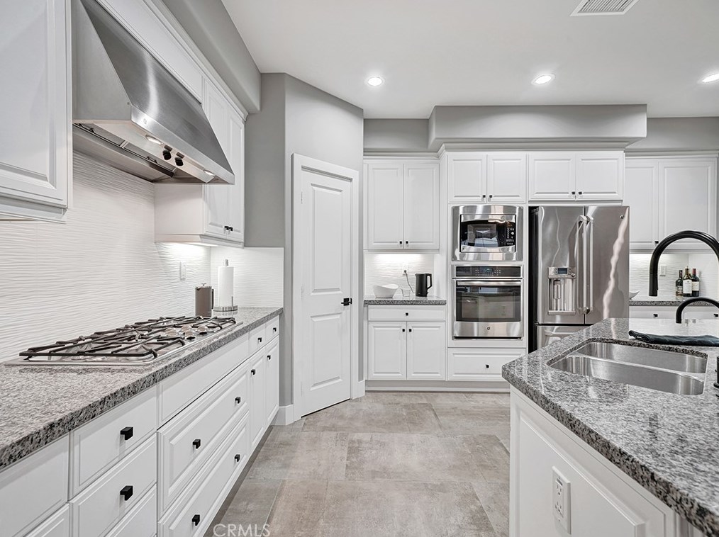 18646 Clubhouse Dr, Yorba Linda CA  92886-7057 exterior