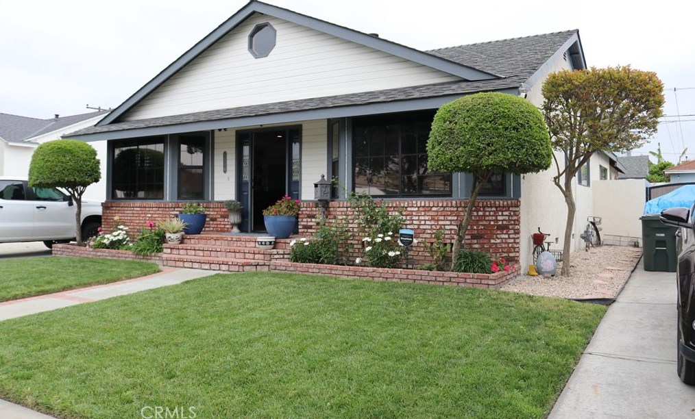 5516 Blackthorne Ave, Lakewood, CA 90712-1704