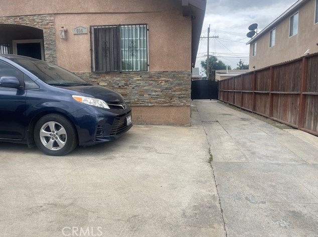 906 50th St, Los Angeles, CA 90011-4110