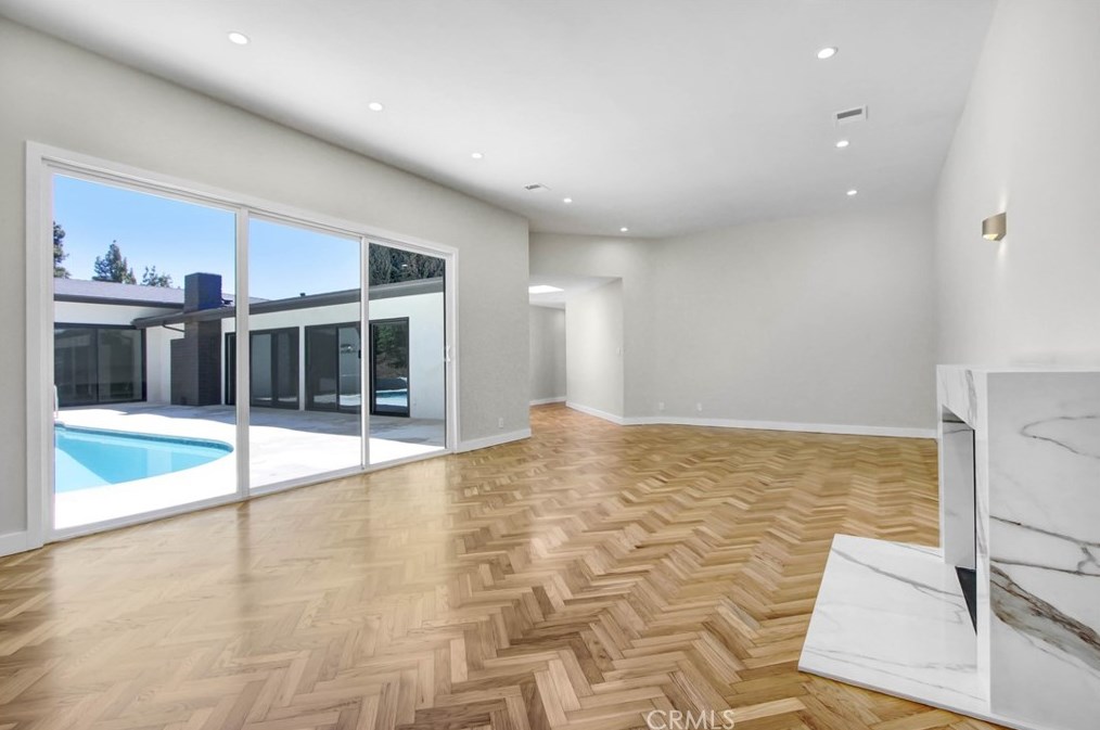 18871 Rosita St, Los Angeles CA  91356-5102 exterior