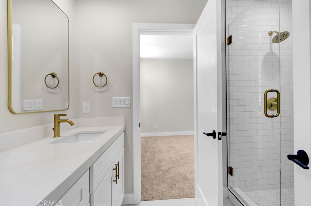 18871 Rosita St, Los Angeles CA  91356-5102 exterior