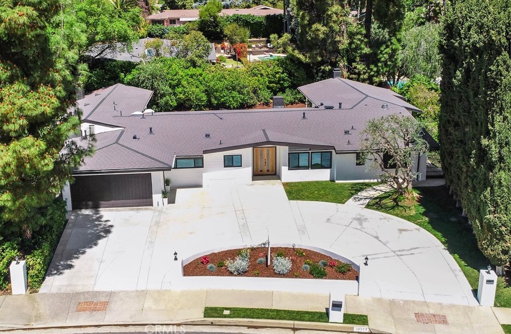 18871 Rosita St, Los Angeles CA  91356-5102 exterior