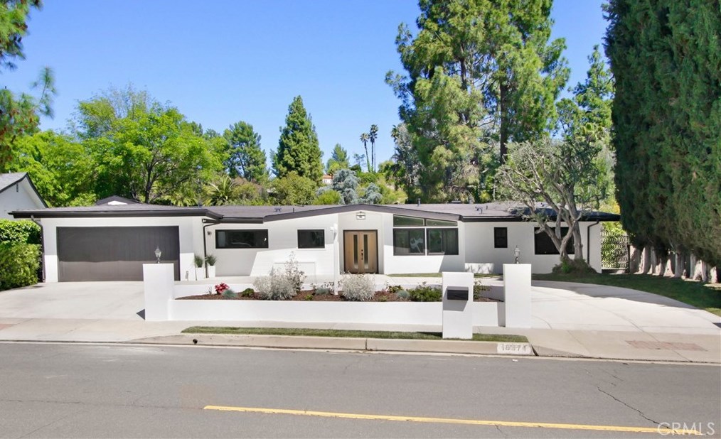 18871 Rosita St, Los Angeles CA  91356-5102 exterior