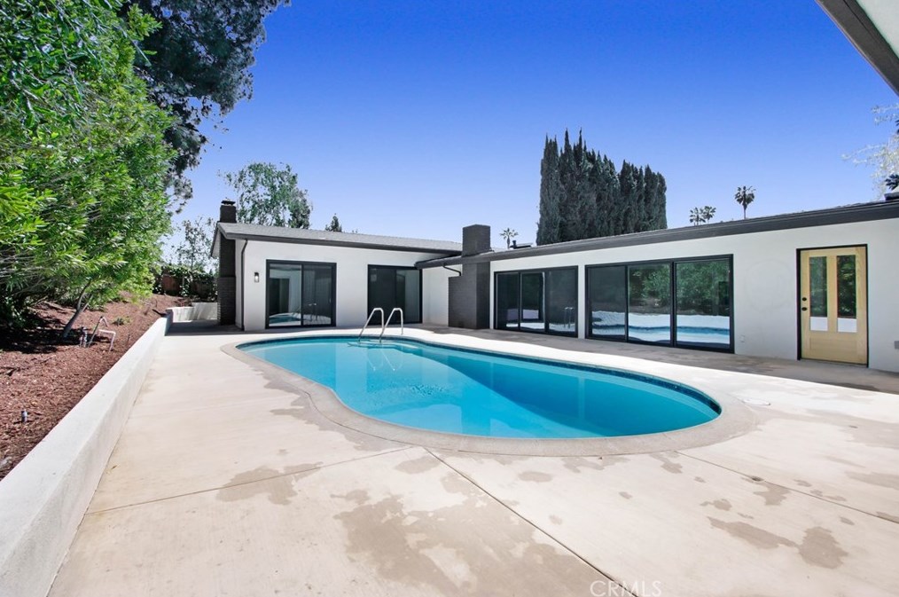 18871 Rosita St, Los Angeles CA  91356-5102 exterior