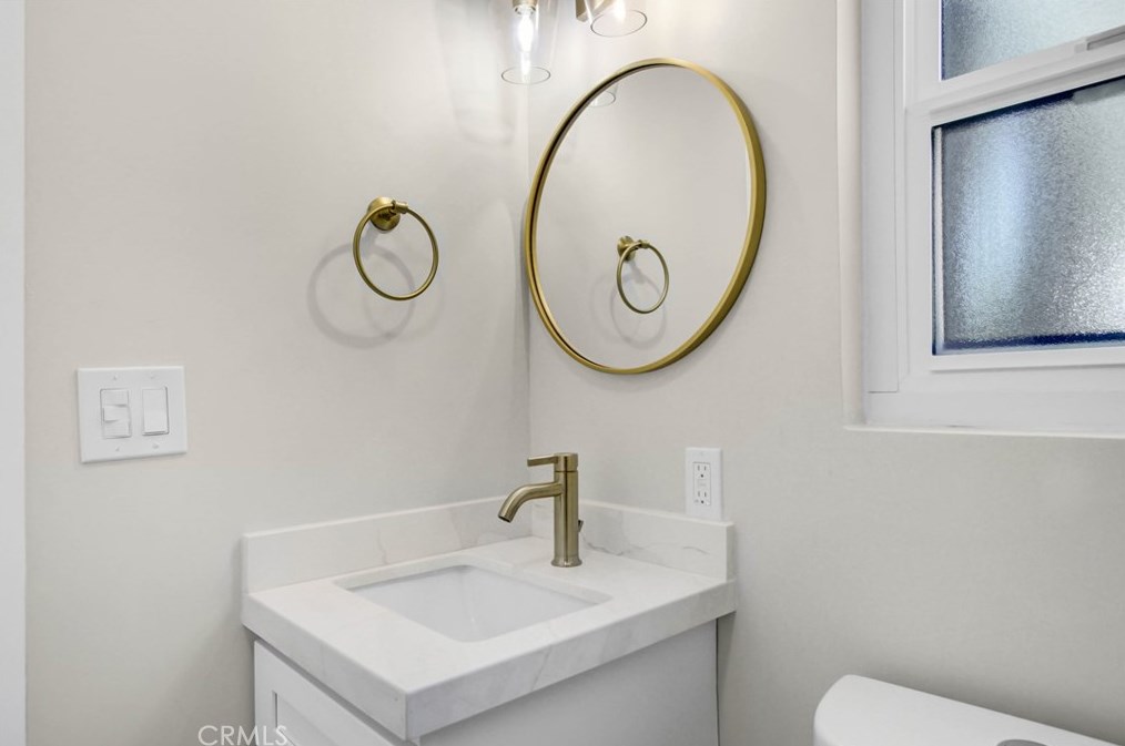 18871 Rosita St, Los Angeles CA  91356-5102 exterior