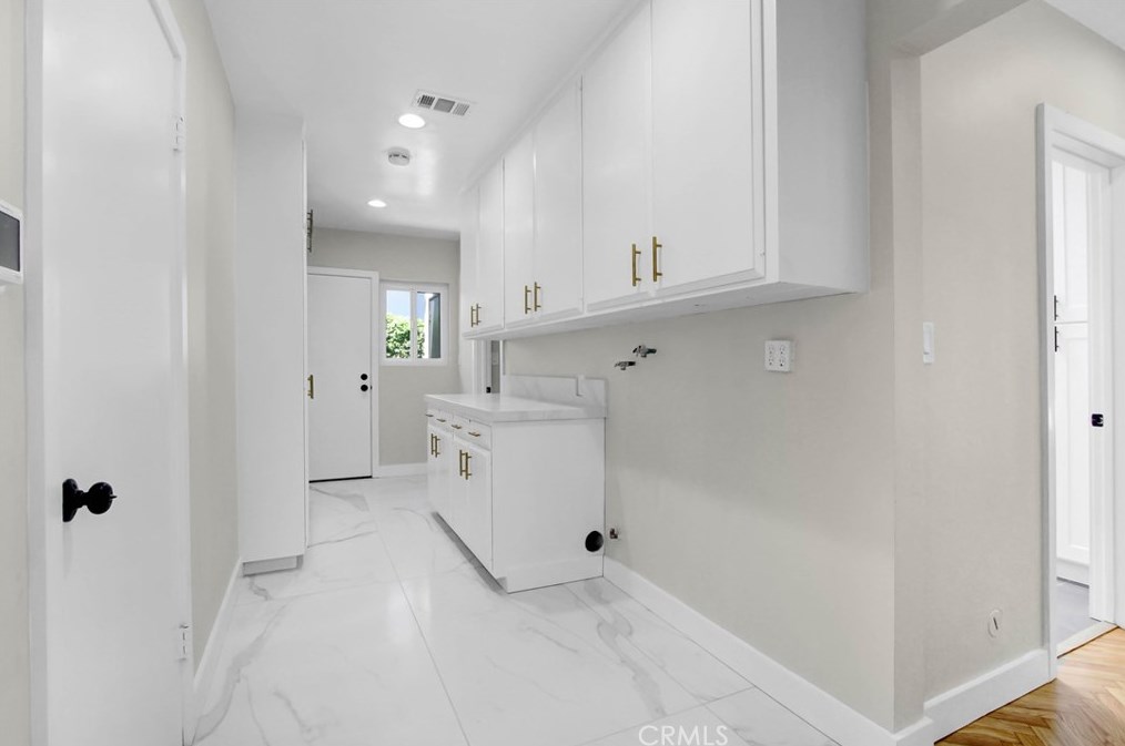 18871 Rosita St, Los Angeles CA  91356-5102 exterior