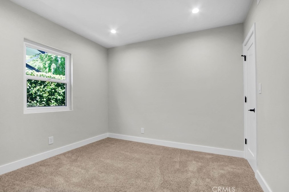 18871 Rosita St, Los Angeles CA  91356-5102 exterior