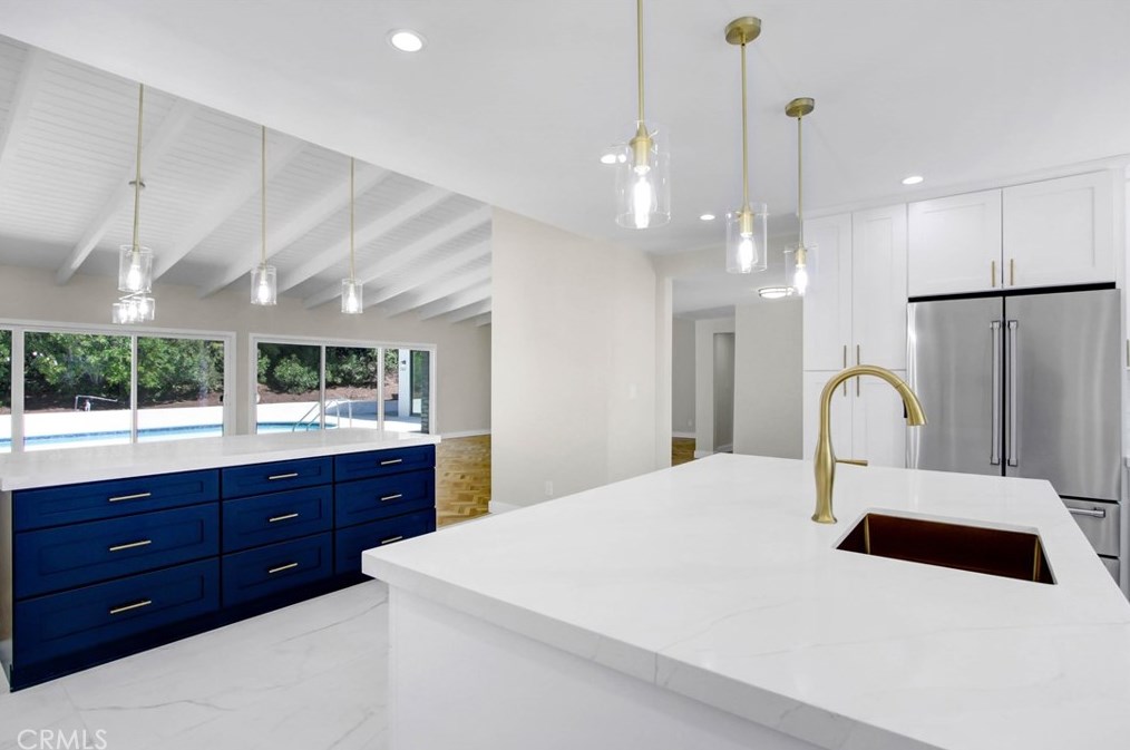 18871 Rosita St, Los Angeles CA  91356-5102 exterior