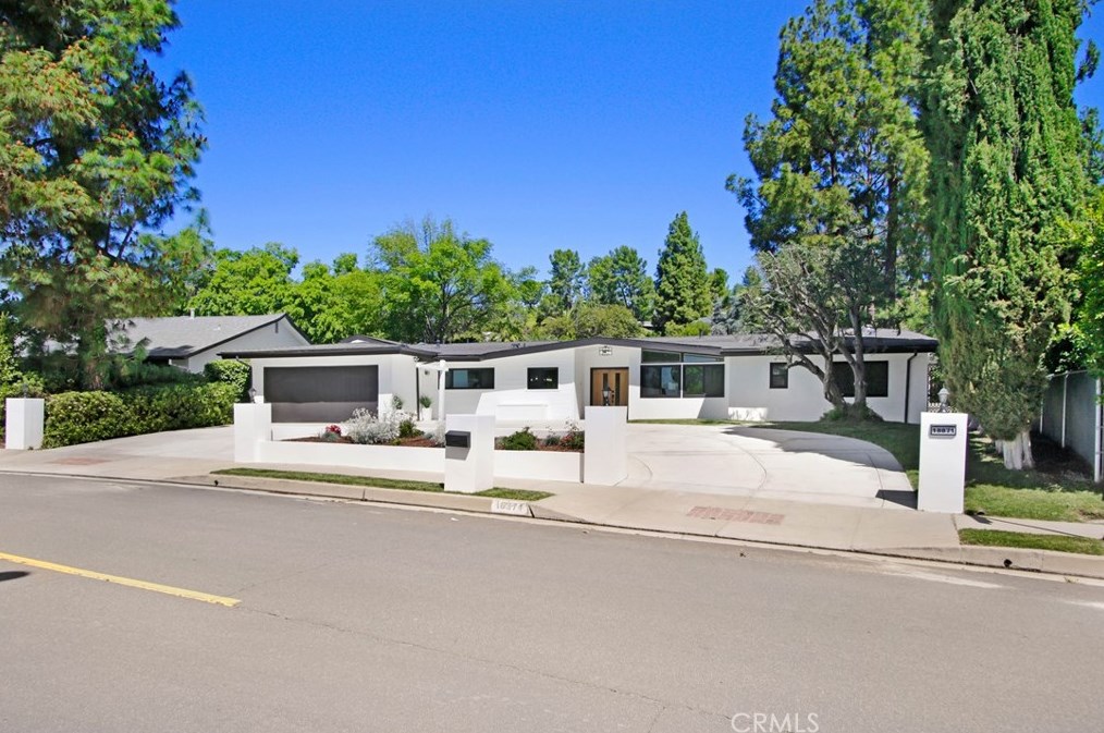 18871 Rosita St, Los Angeles CA  91356-5102 exterior
