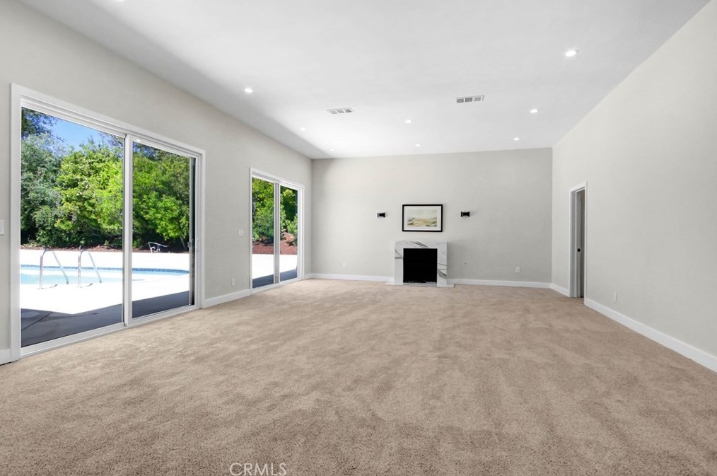 18871 Rosita St, Los Angeles CA  91356-5102 exterior