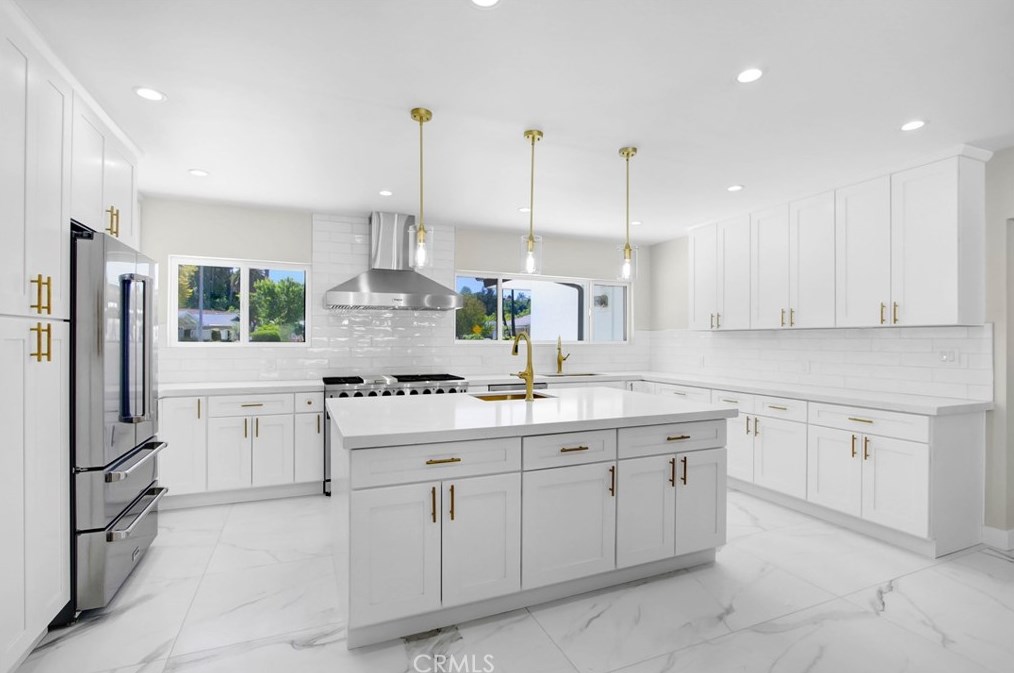 18871 Rosita St, Los Angeles CA  91356-5102 exterior