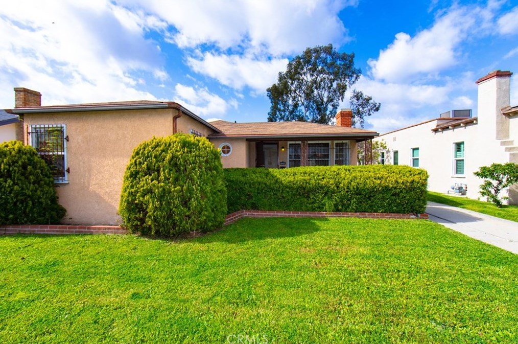 1837 74th St, Los Angeles, CA 90047-2113