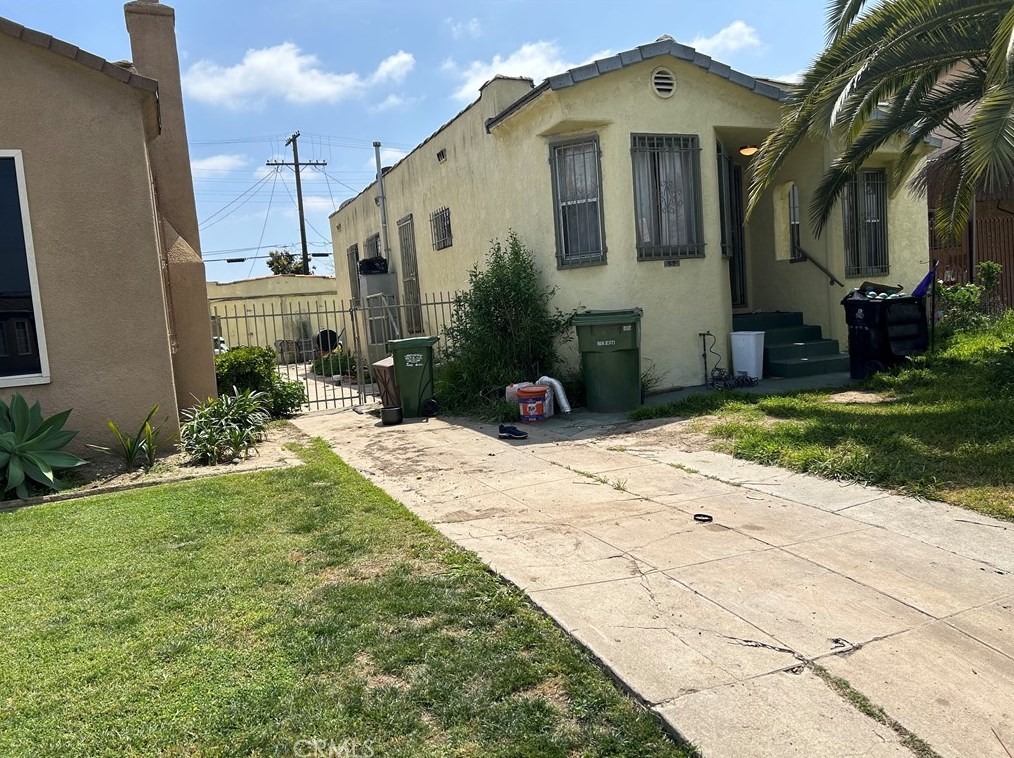 552 99th St, Los Angeles, CA 90044-4602