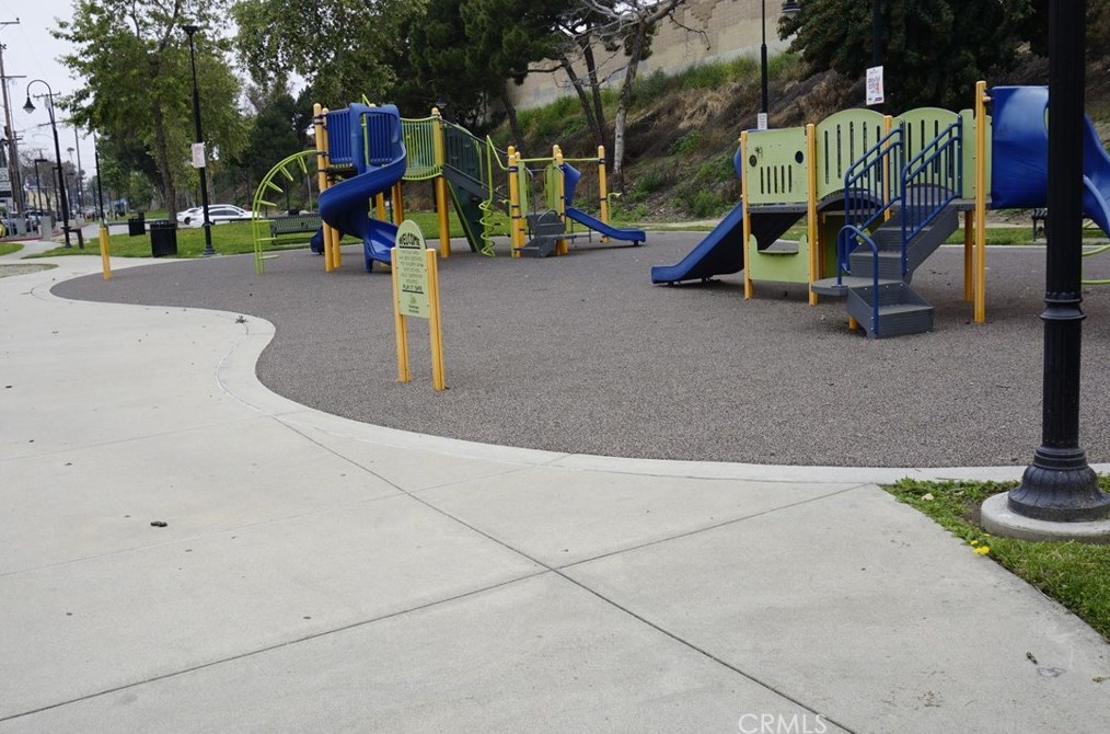 9312 Palm St, Bellflower CA 90706-6275 exterior