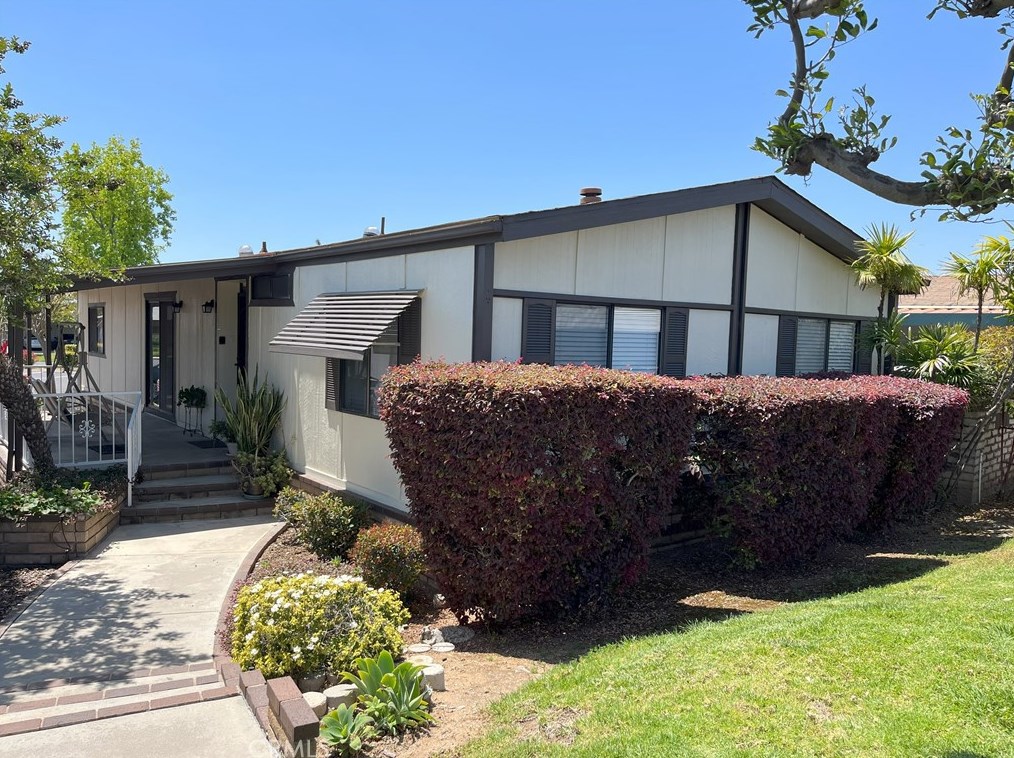 692 Forest Lake Dr, Brea, CA 92821-2850