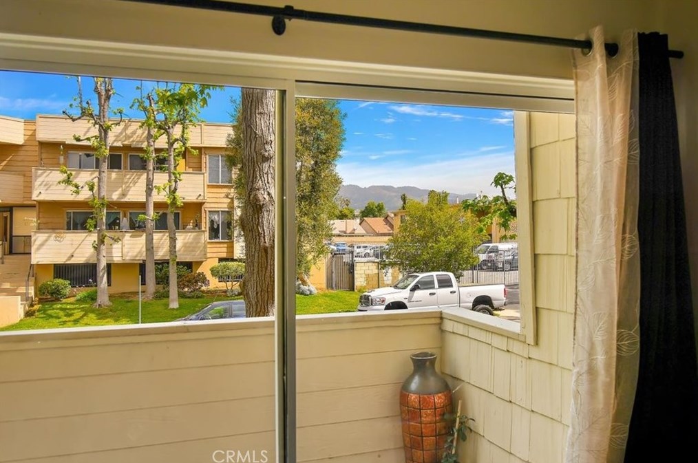 9920 Jordan Ave #1, Chatsworth, CA 91311