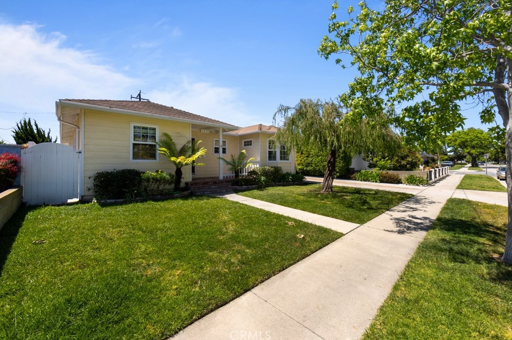 5634 Mezzanine Way, Long Beach, CA 90808-3623