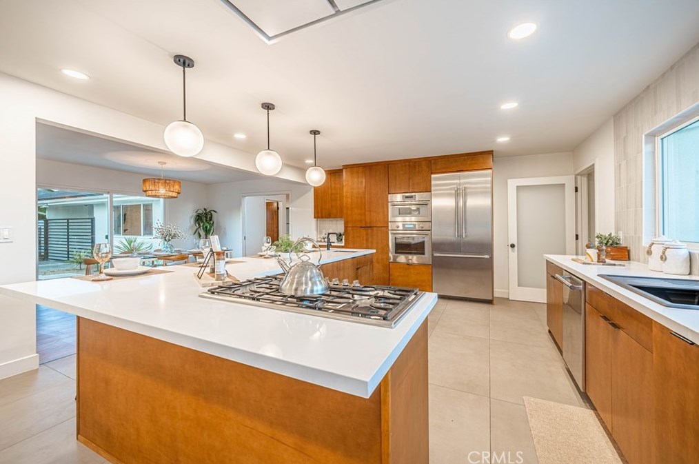 1611 Raymond Ave, Fullerton CA 92831-3820 exterior