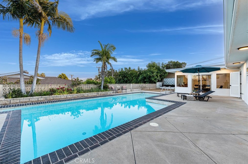 1611 Raymond Ave, Fullerton CA 92831-3820 exterior