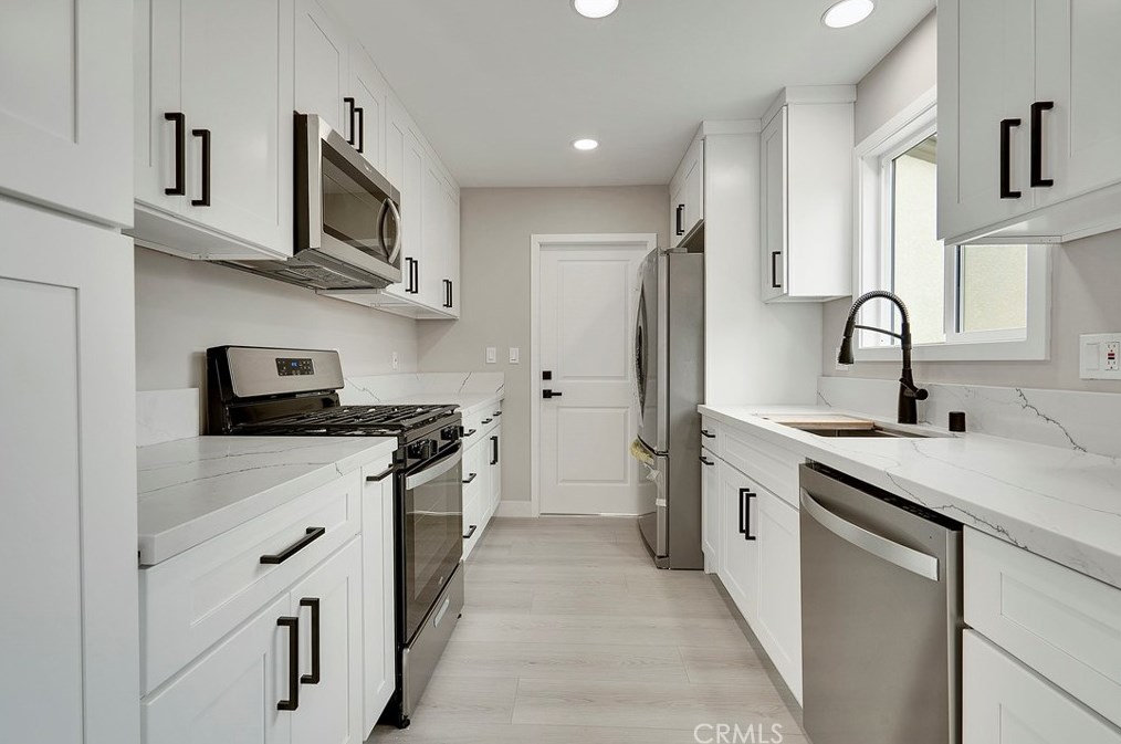 6733 Via Arroyo Dr, Buena Park CA  90620-4112 exterior